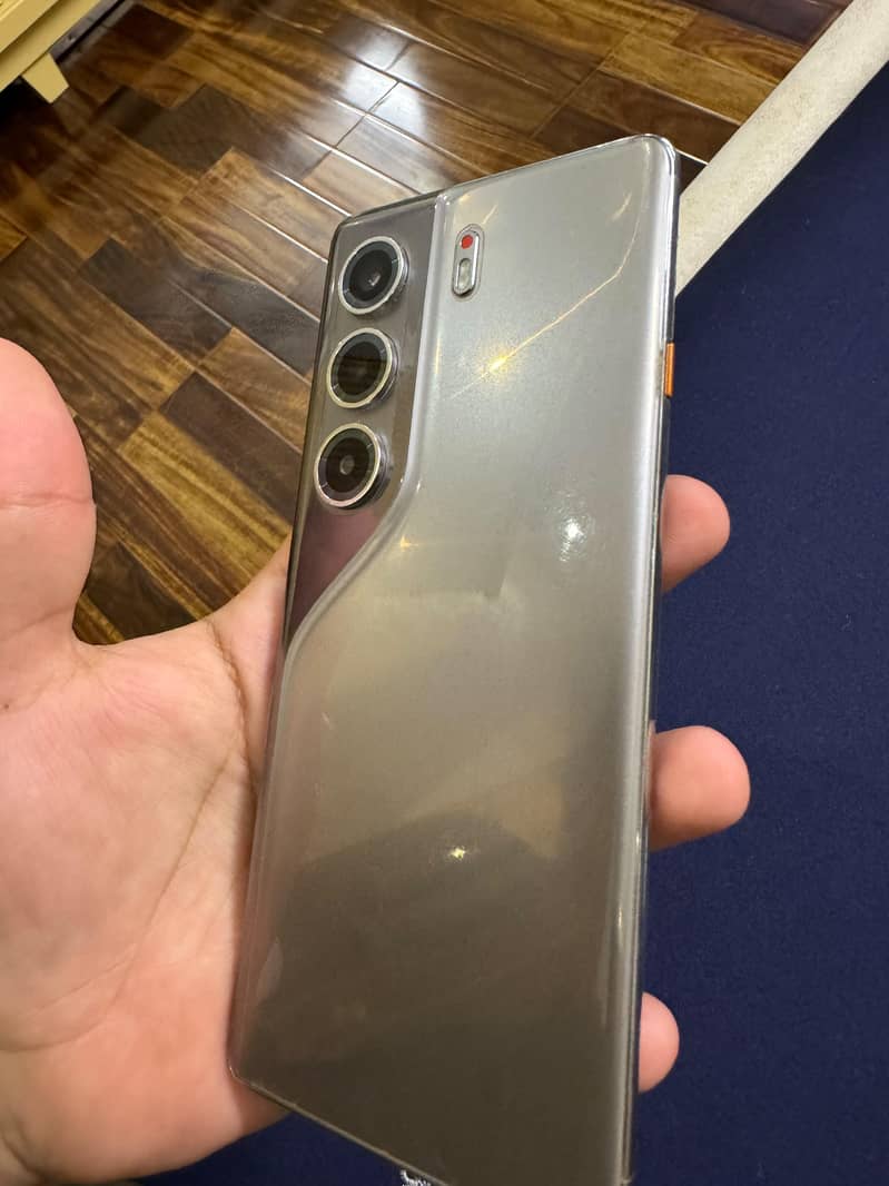 Tecno CAMON 40 Pro 6