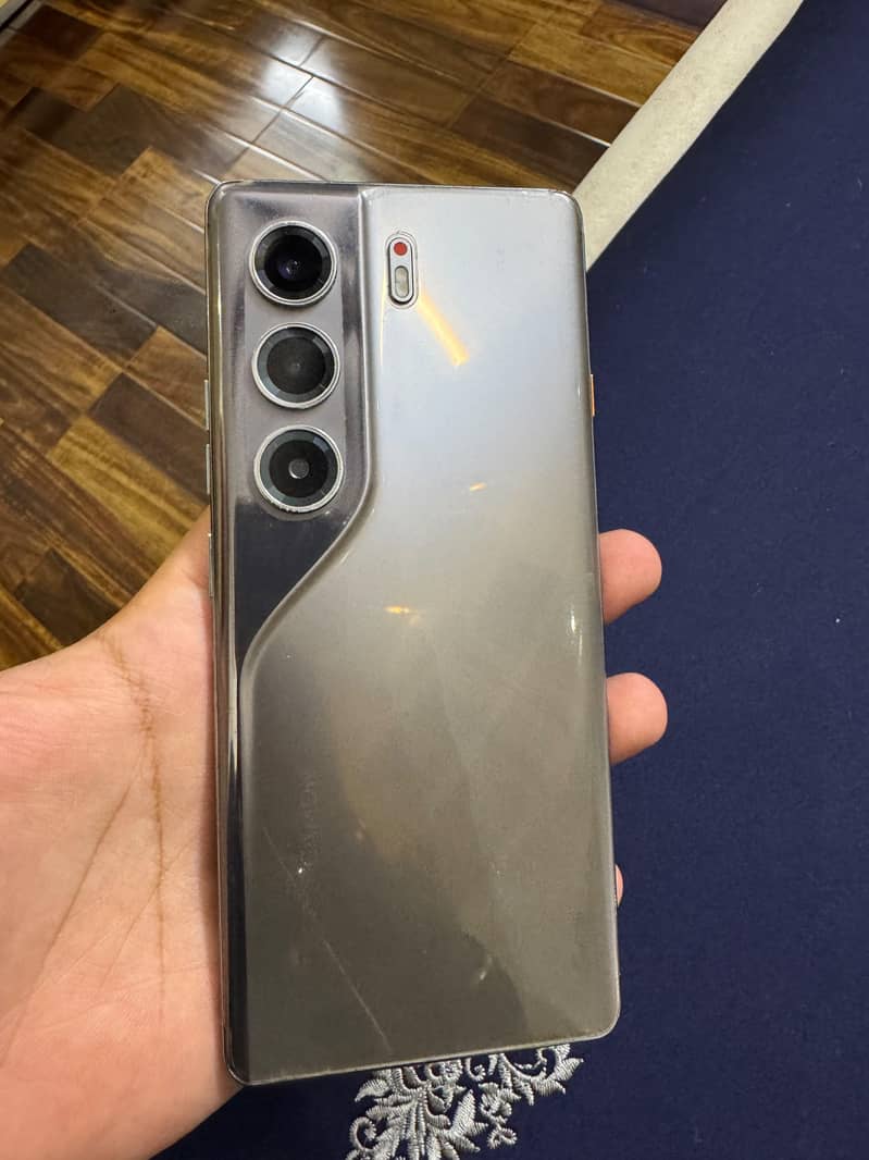 Tecno CAMON 40 Pro 9