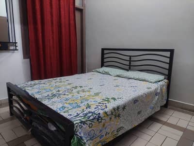black pure iron rod bed with hanging dressing table