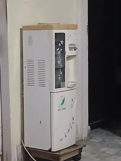 Enviro water dispenser available in working condition