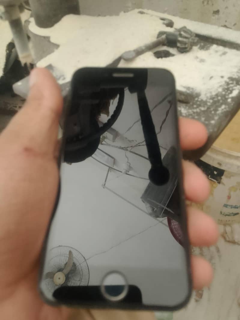 Apple iPhone 7 4