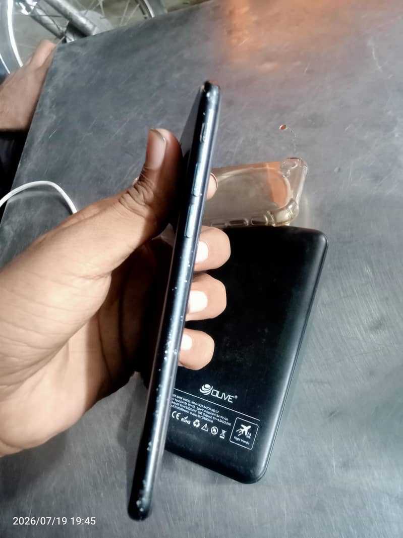 Apple iPhone 7 2