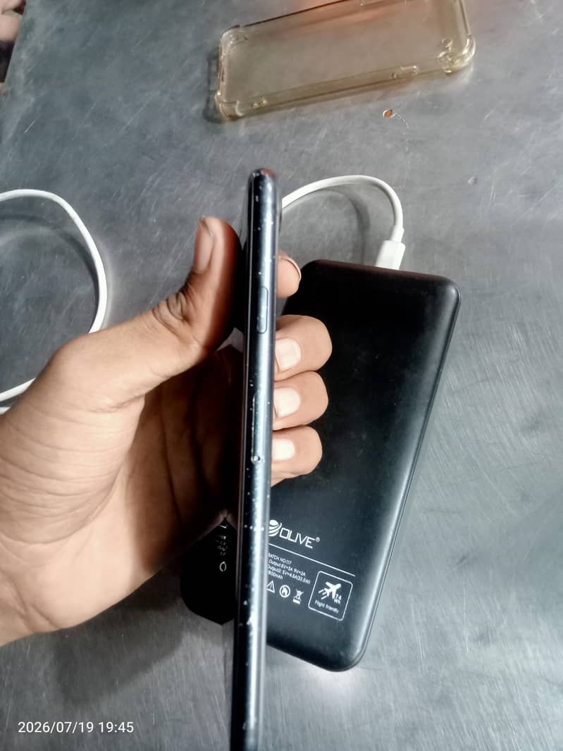 Apple iPhone 7 3