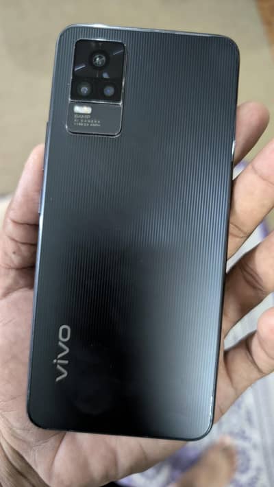 vivo v21e  box chargr   he sath  condition 9/10
