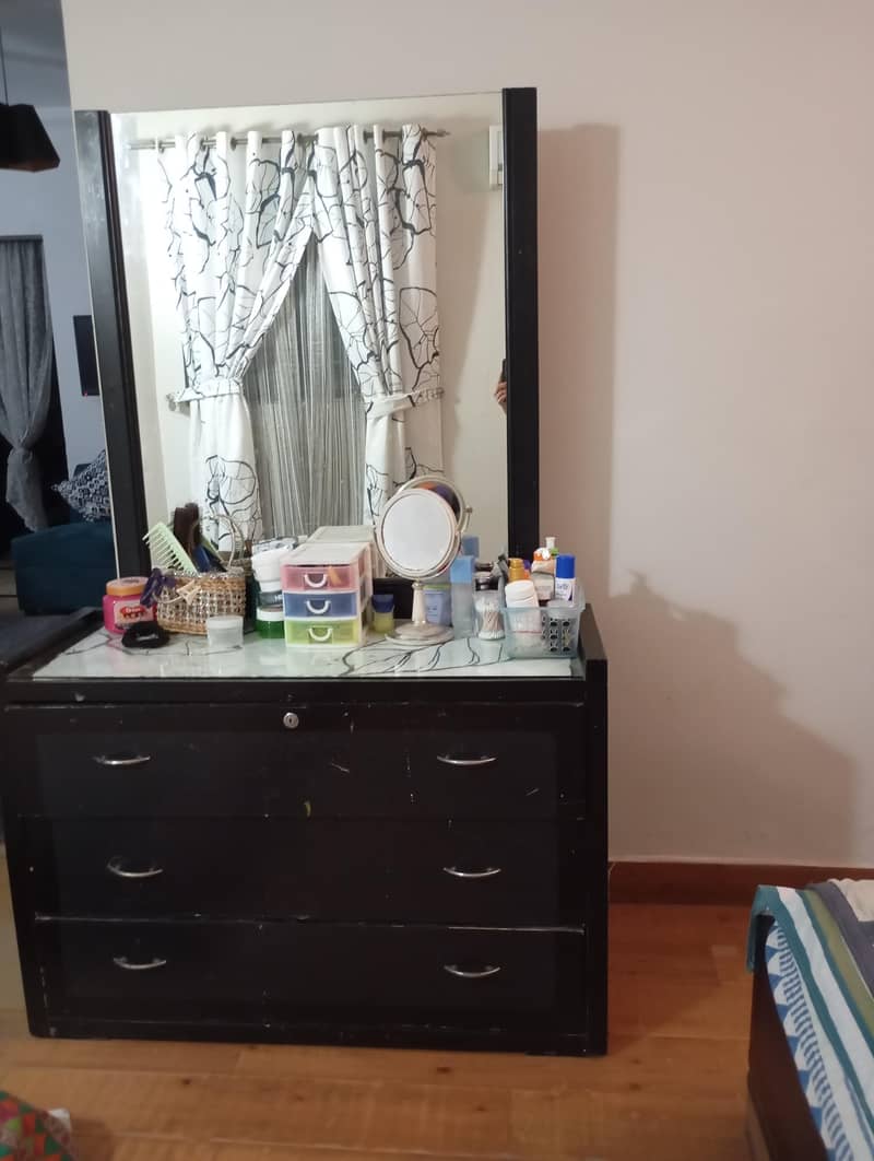 black dressing table 0