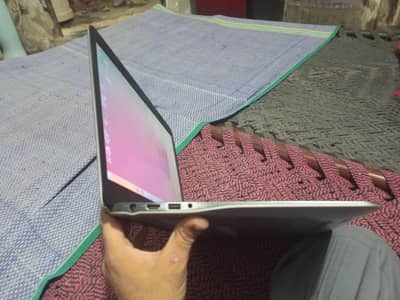 loptop all ok hy bus spkar ki aviaz kam hy 4 gb graphic card  hy