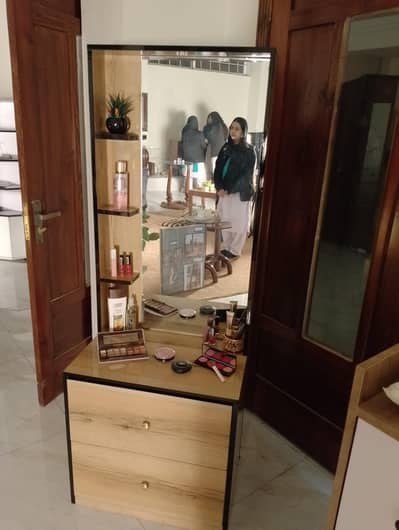 Modern dressing table