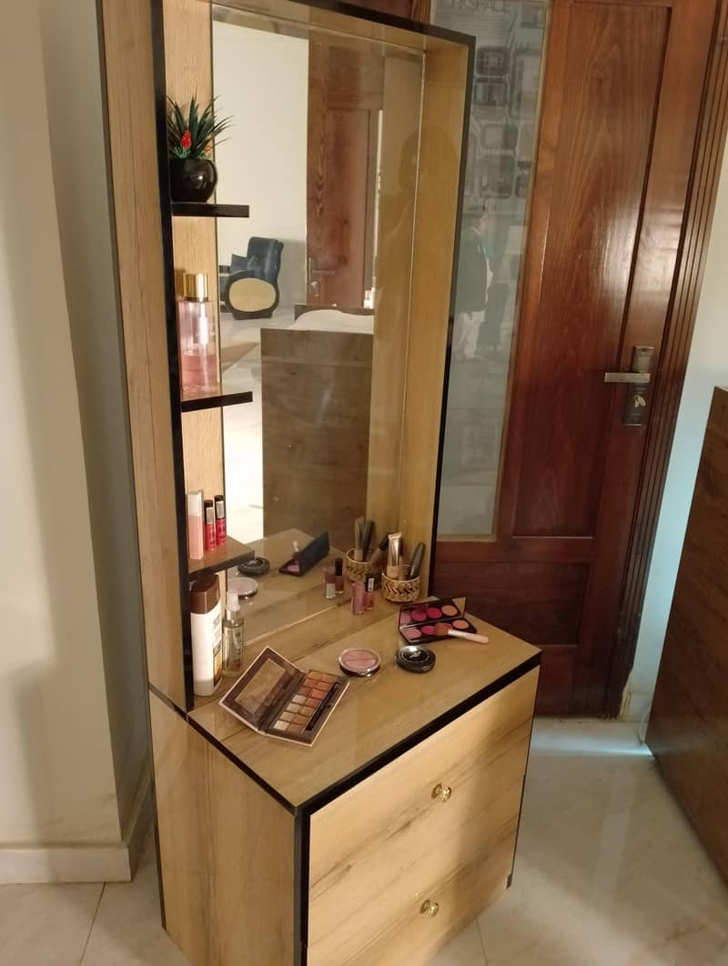 Modern dressing table 1