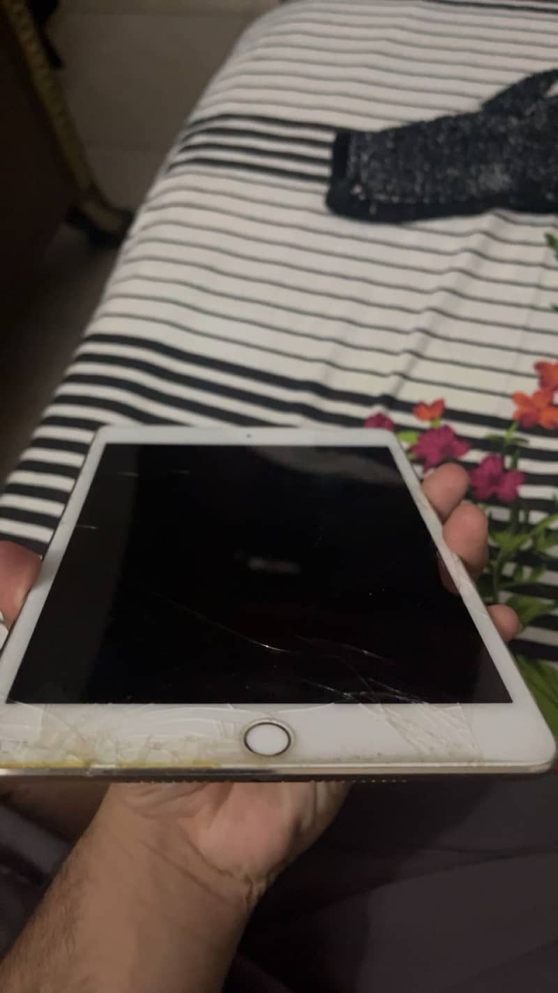 Ipad 4 mini screen broken 1