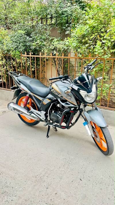 LOW MILLAGE CB 150f. . 2022 model SE
