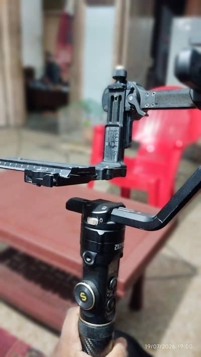 zhiyun Crane (2s)