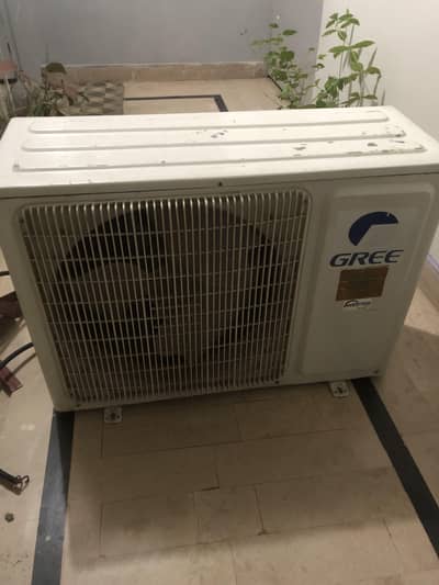 Gree Inverter AC 1.5 ton-minor leakage,Gas required