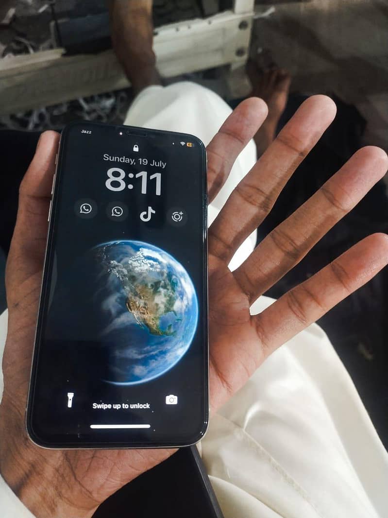 Apple iPhone X 4