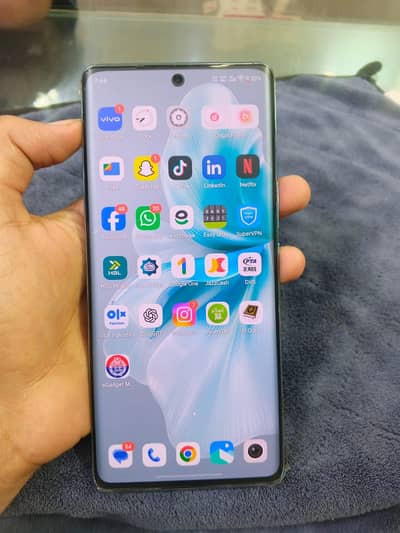 Vivo V30