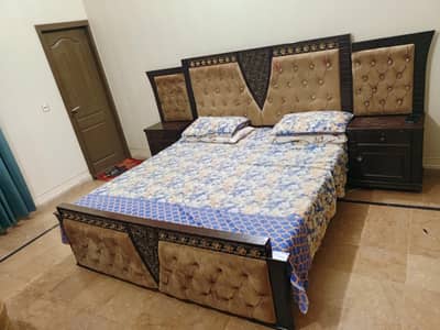 almost new double bed set with dressing side tables