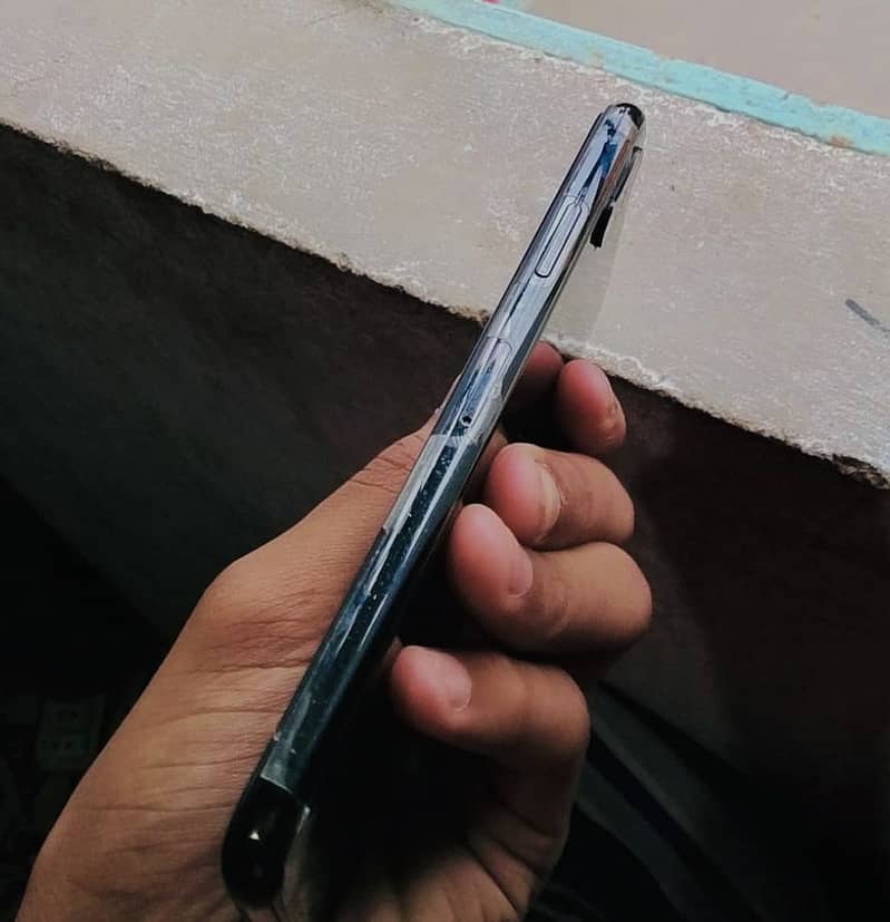 iPhone X 4
