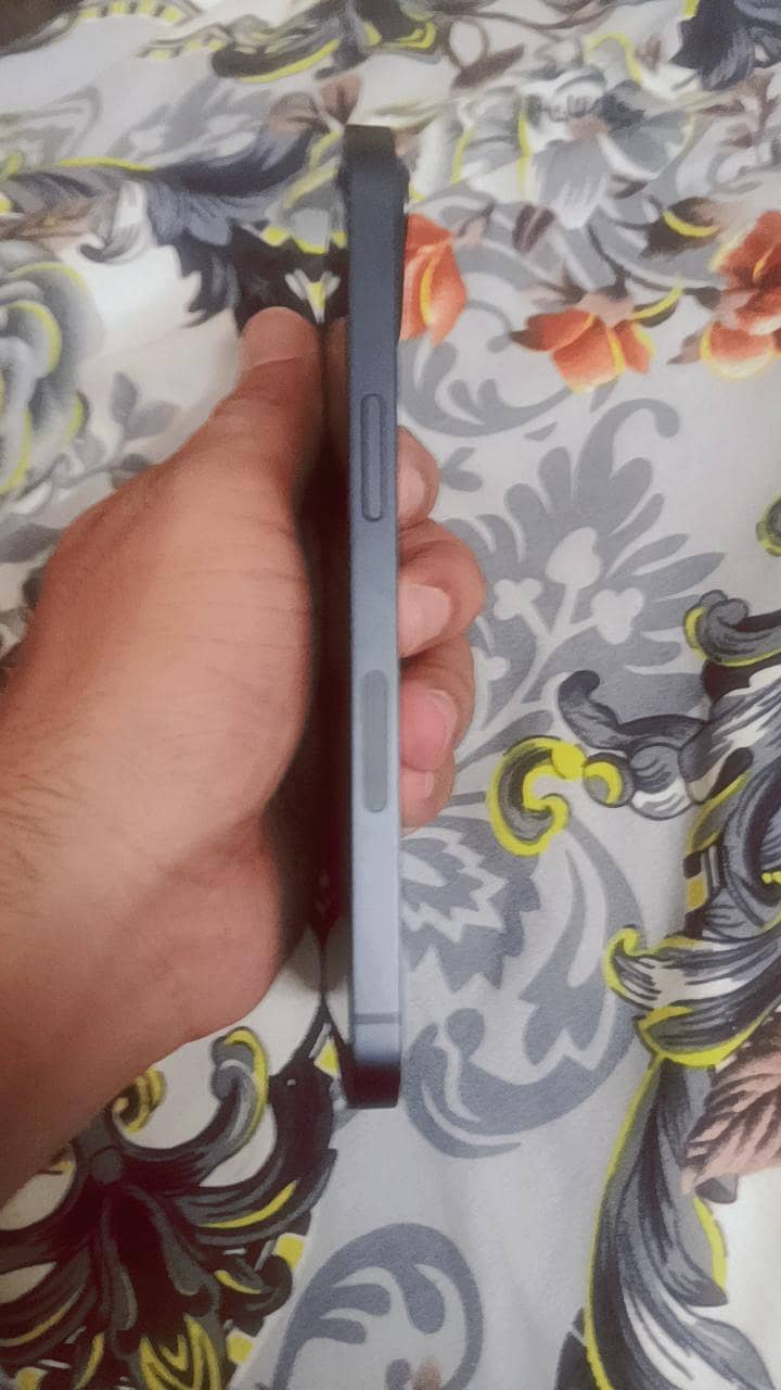 Apple iPhone 13 3
