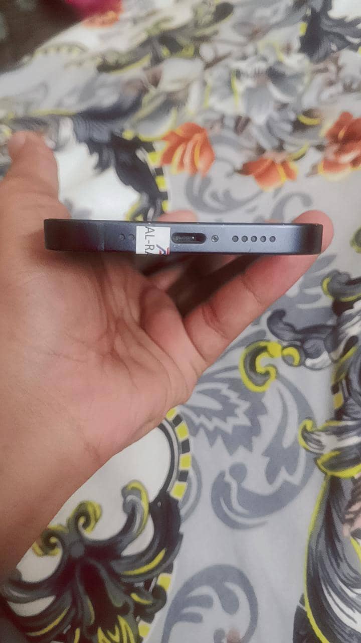Apple iPhone 13 5