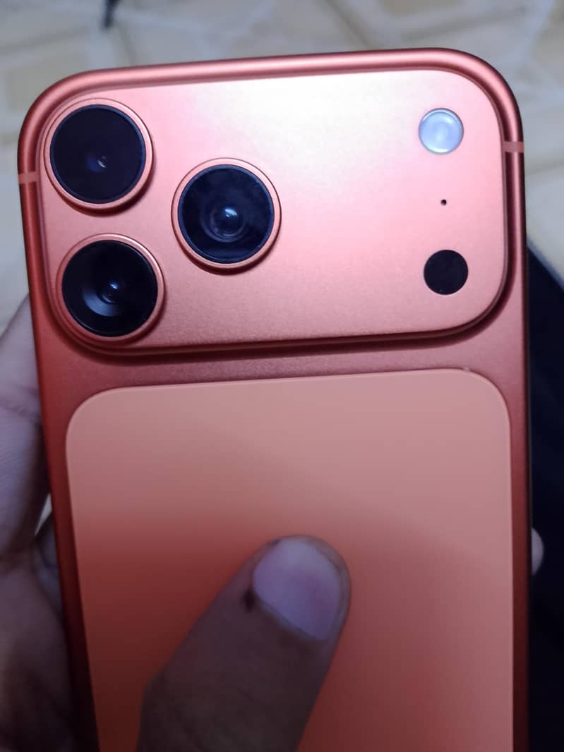Apple iPhone 17 Pro Max 3