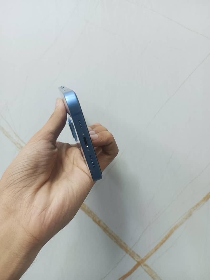 Apple iPhone 13 2