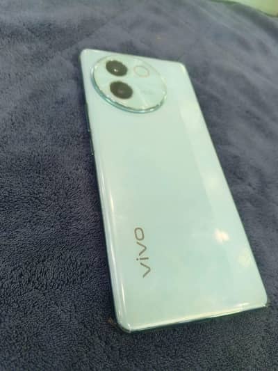Vivo V30
