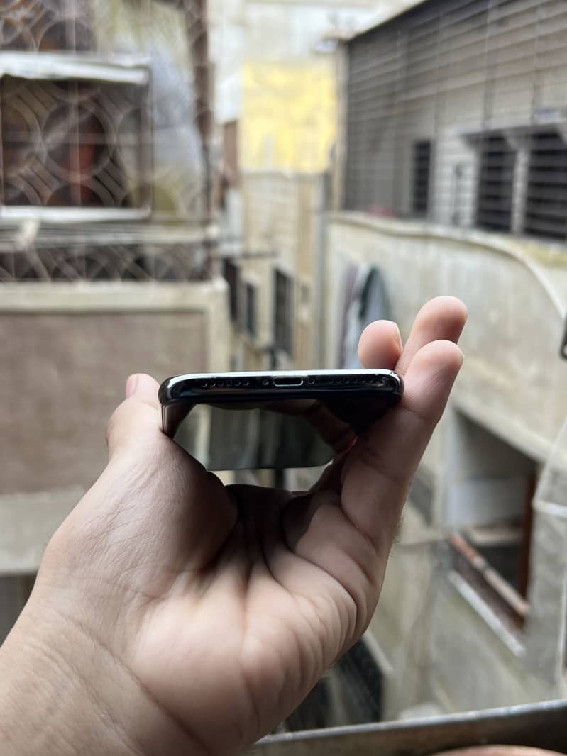 Apple iPhone X 3