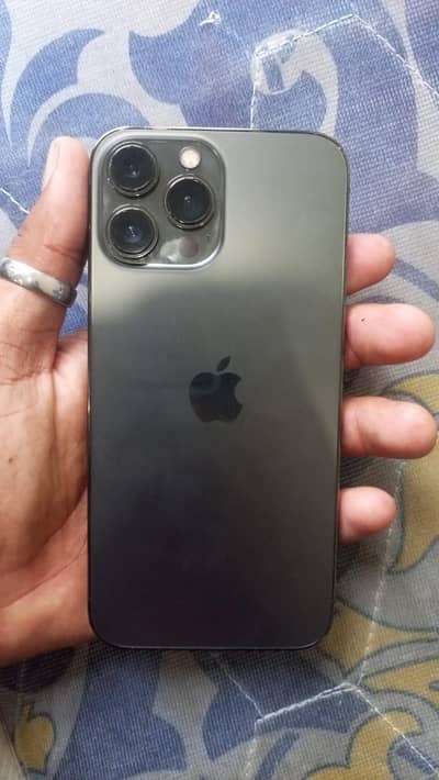 Apple iPhone 13 Pro Max.