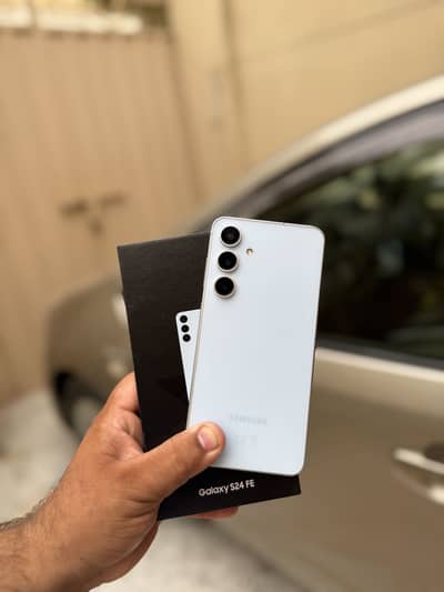Samsung Mobile S24 fE