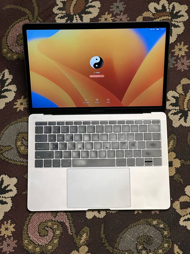 Apple MacBook Pro 2017 1