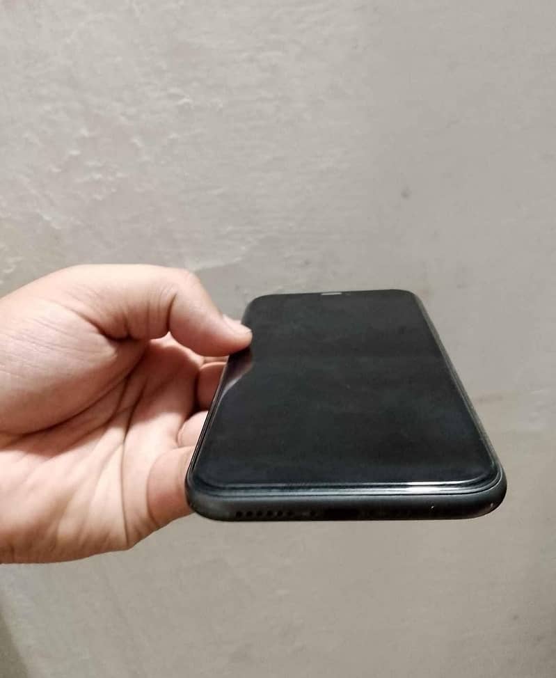 Apple iPhone 11 3