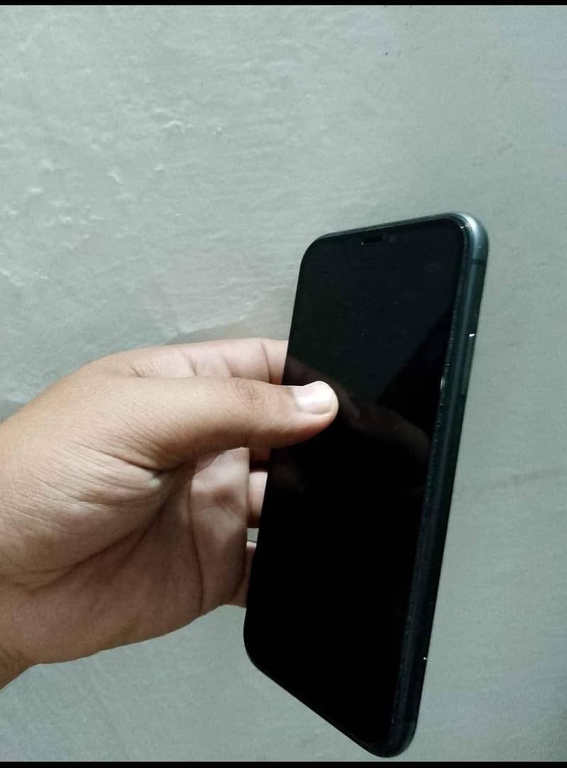 Apple iPhone 11 4
