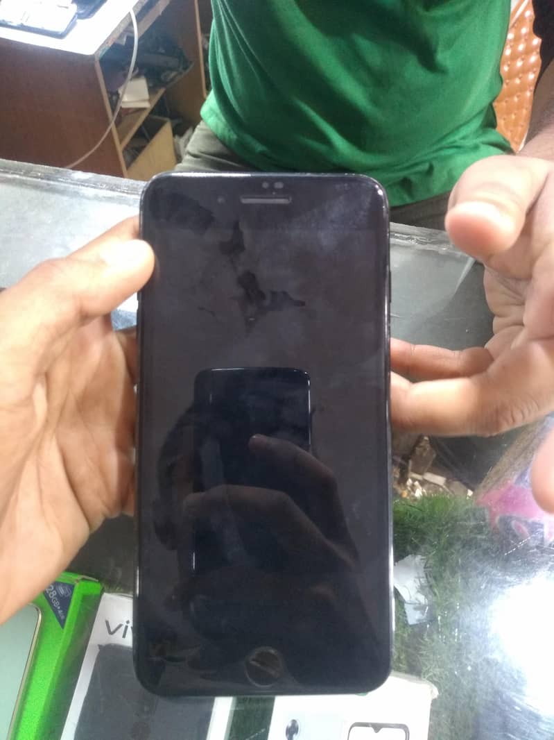 Apple iPhone 7 Plus 6