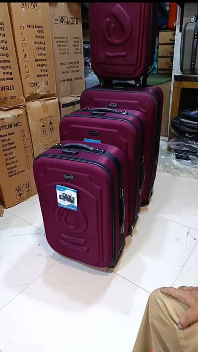 SUITCASE/LUGGAGE