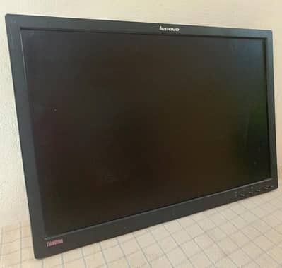 Lenovo LED 26" with wall stand