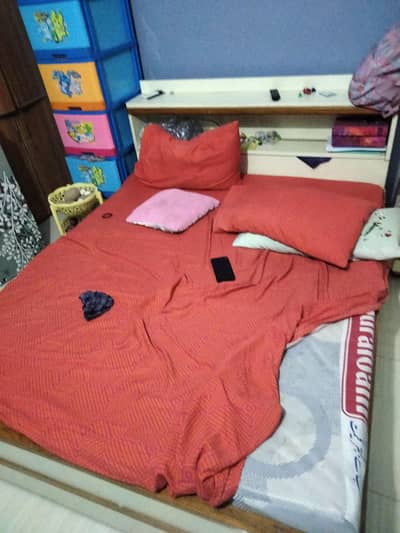 queen Bed