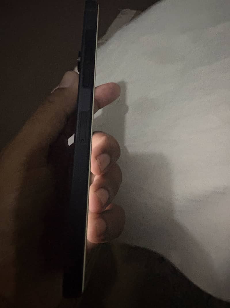 Iphone 16 pro max 4