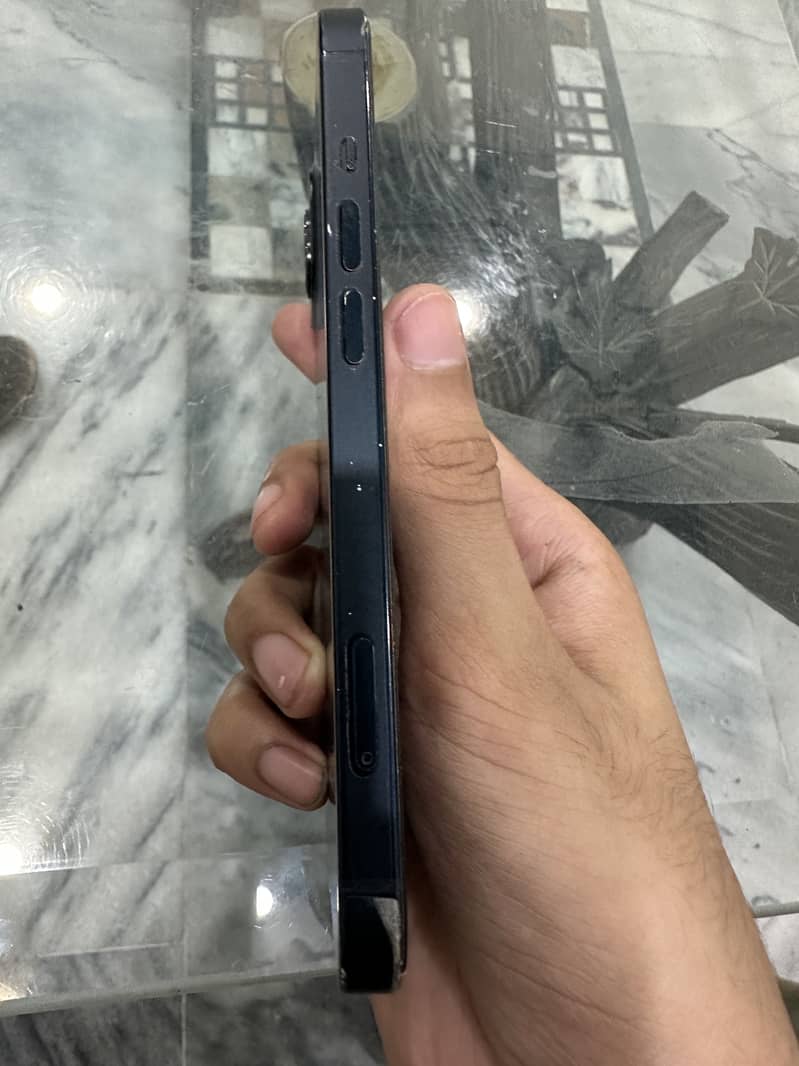 Iphone 13 4