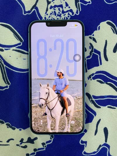 Apple iPhone 13