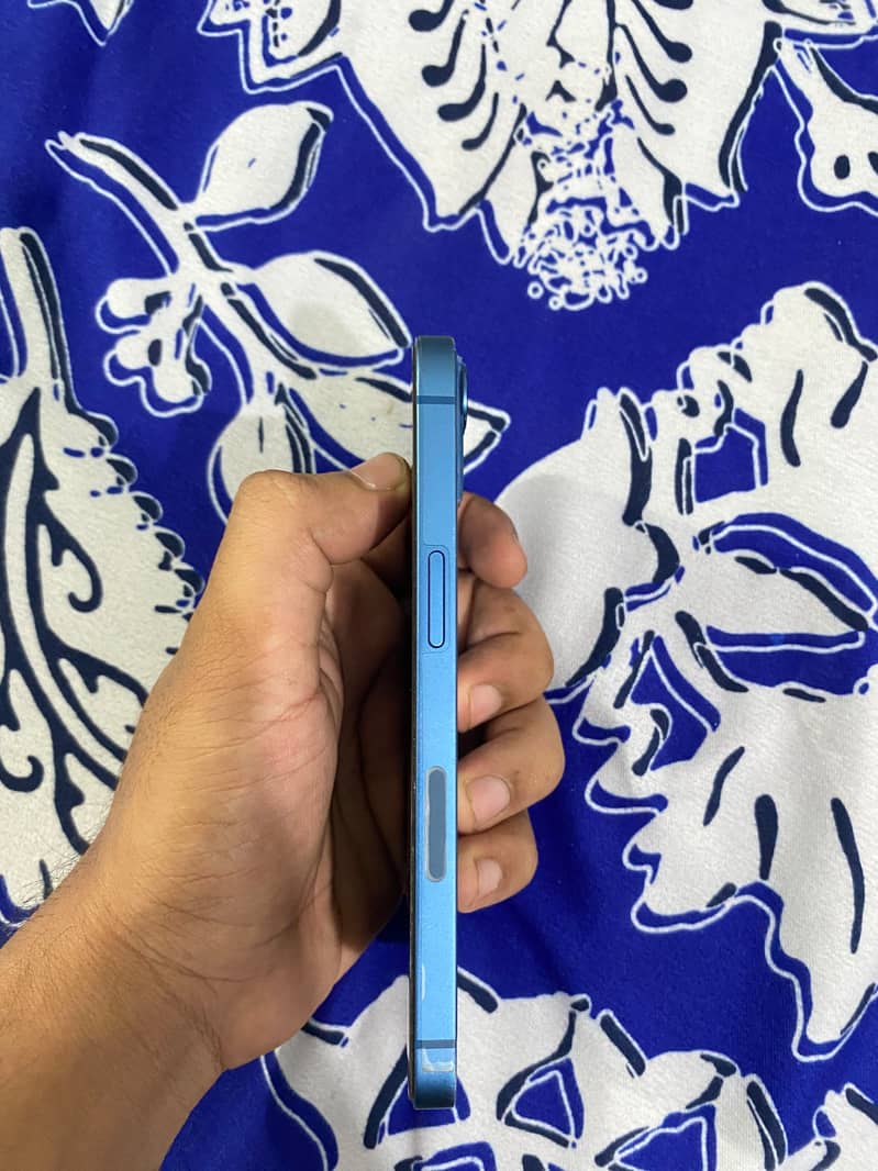 Apple iPhone 13 1