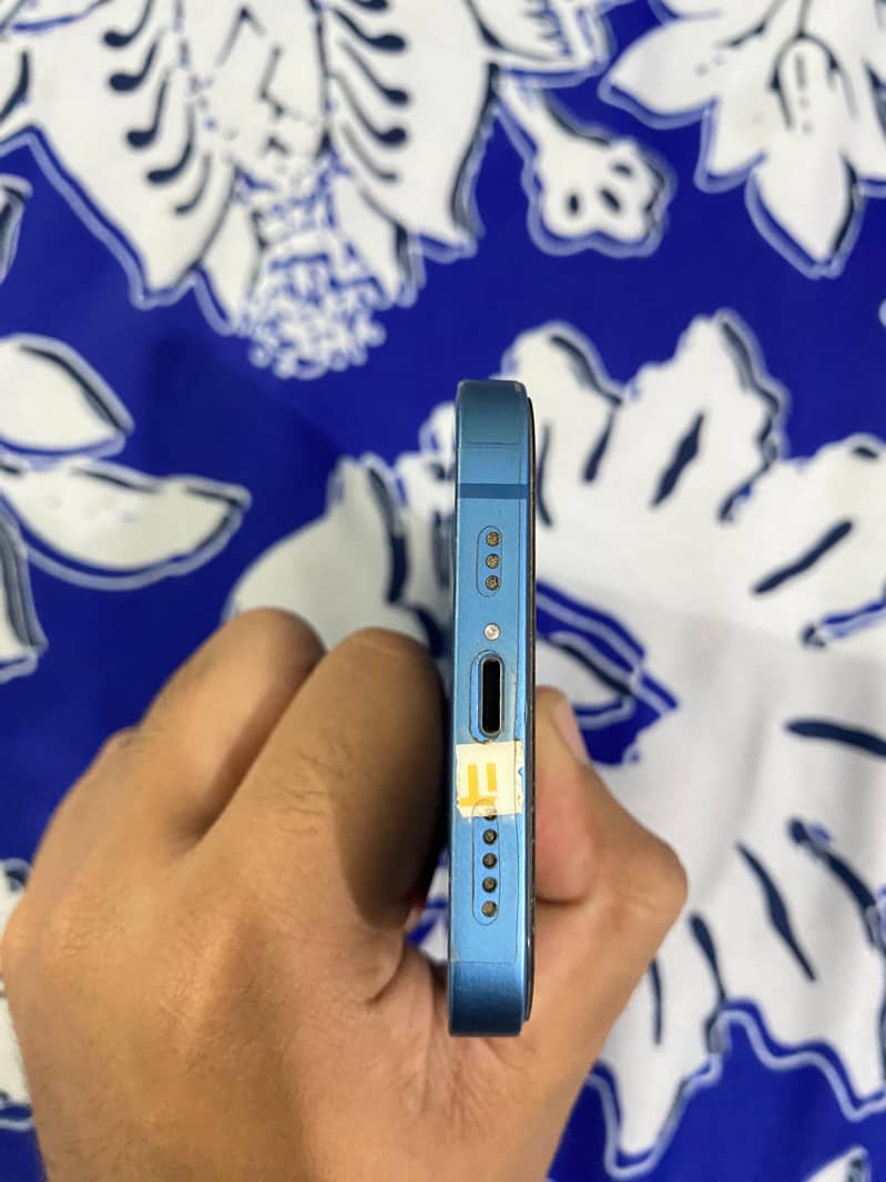 Apple iPhone 13 2