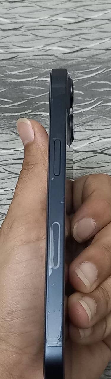 Apple iPhone 13 4