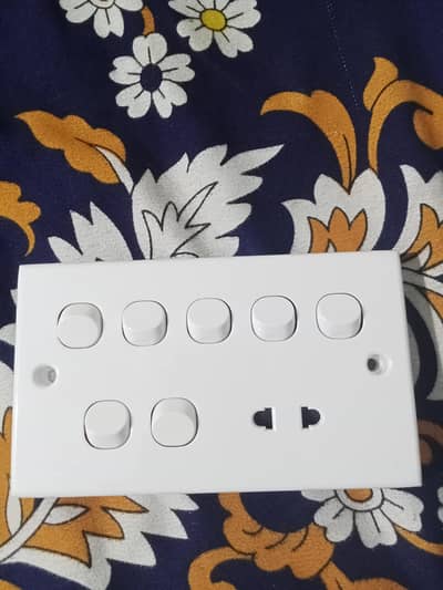 orange company ki fancy bord sheet hn box pek li thi use ni ki