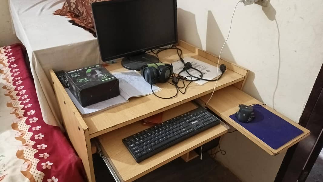 Computer Table 0