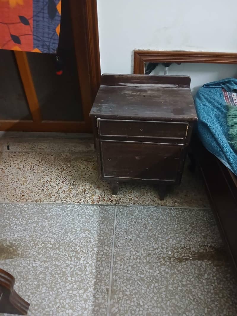solid  wood bed 0