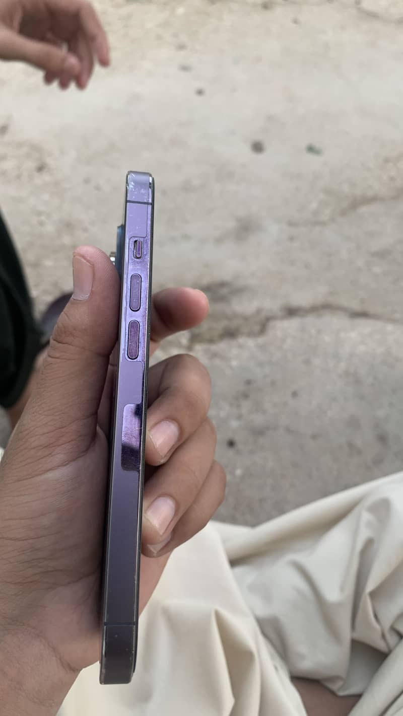Apple iPhone 14 Pro 4