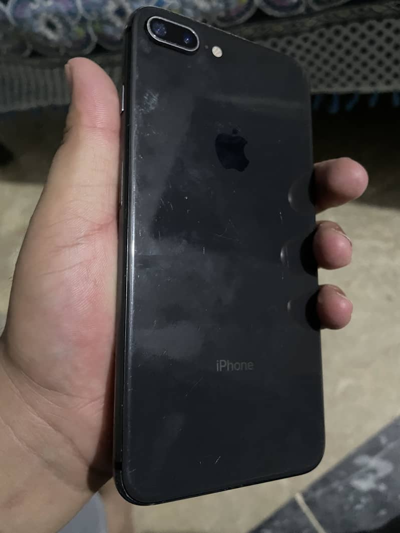 Apple iPhone 8 Plus 1