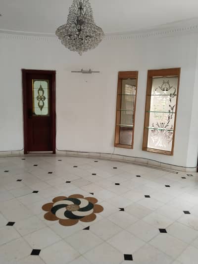 E11 First Floor 500 Sq Yards 3 Bed