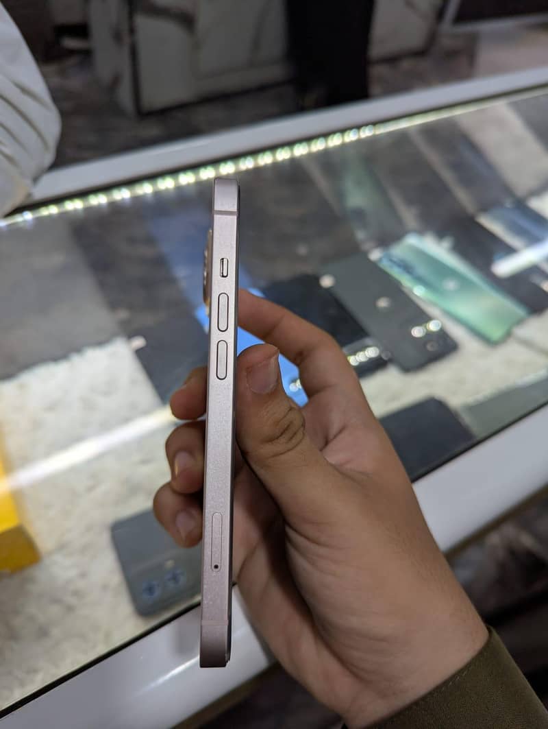 Apple iPhone 13 3