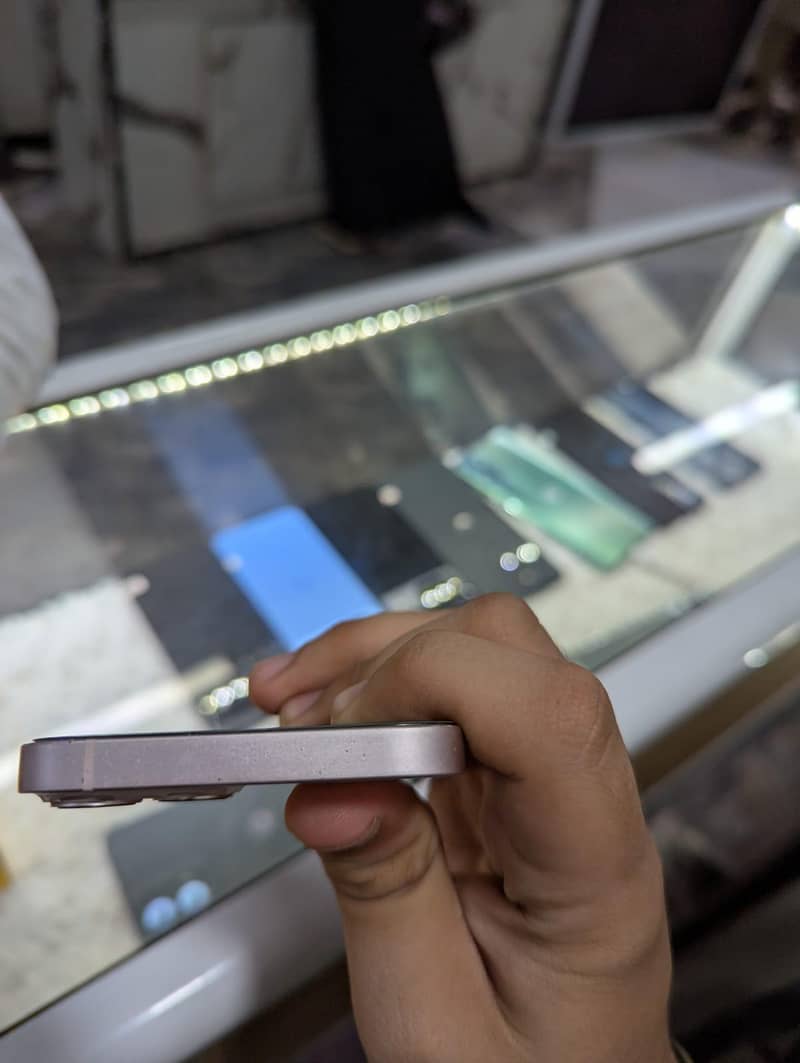 Apple iPhone 13 5