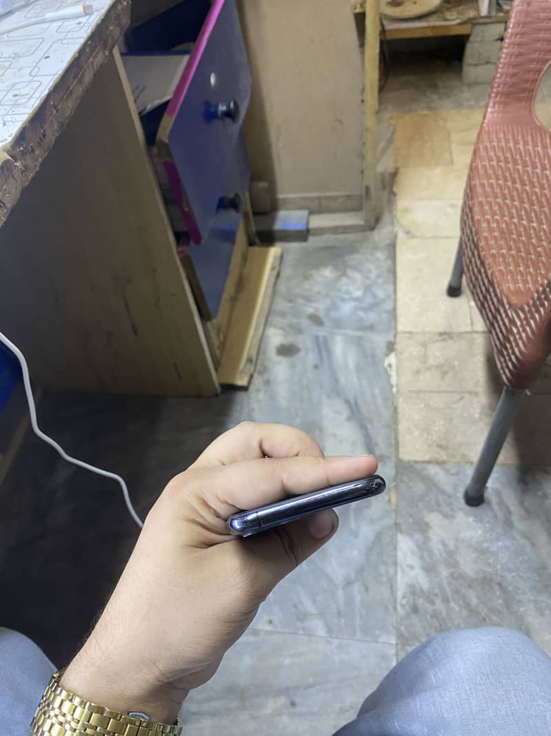 IPhone 11 Pro 4